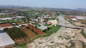 mua-dat-gan-song-da-nhim