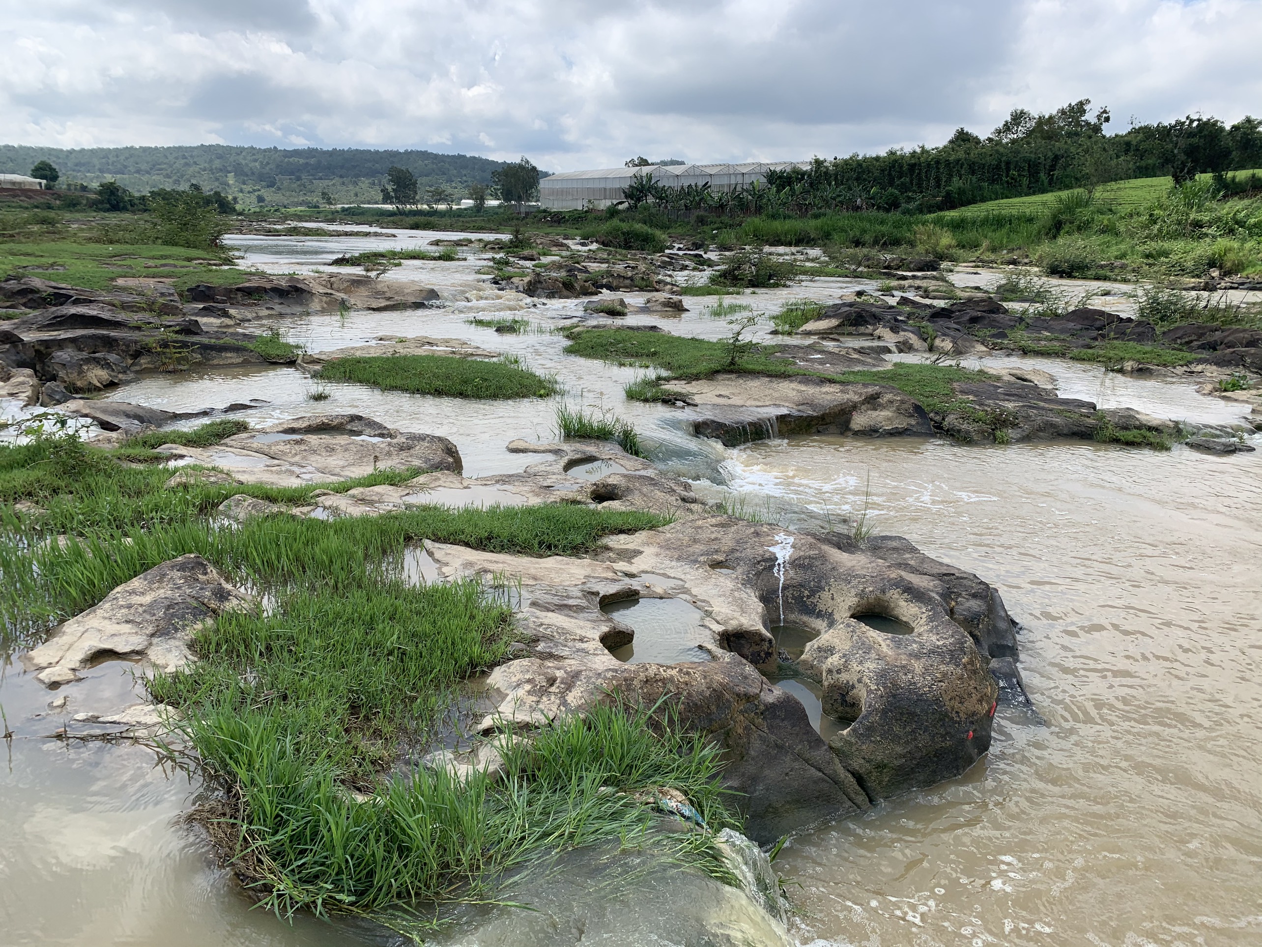 mua-dat-nghi-duong-gan-da-lat