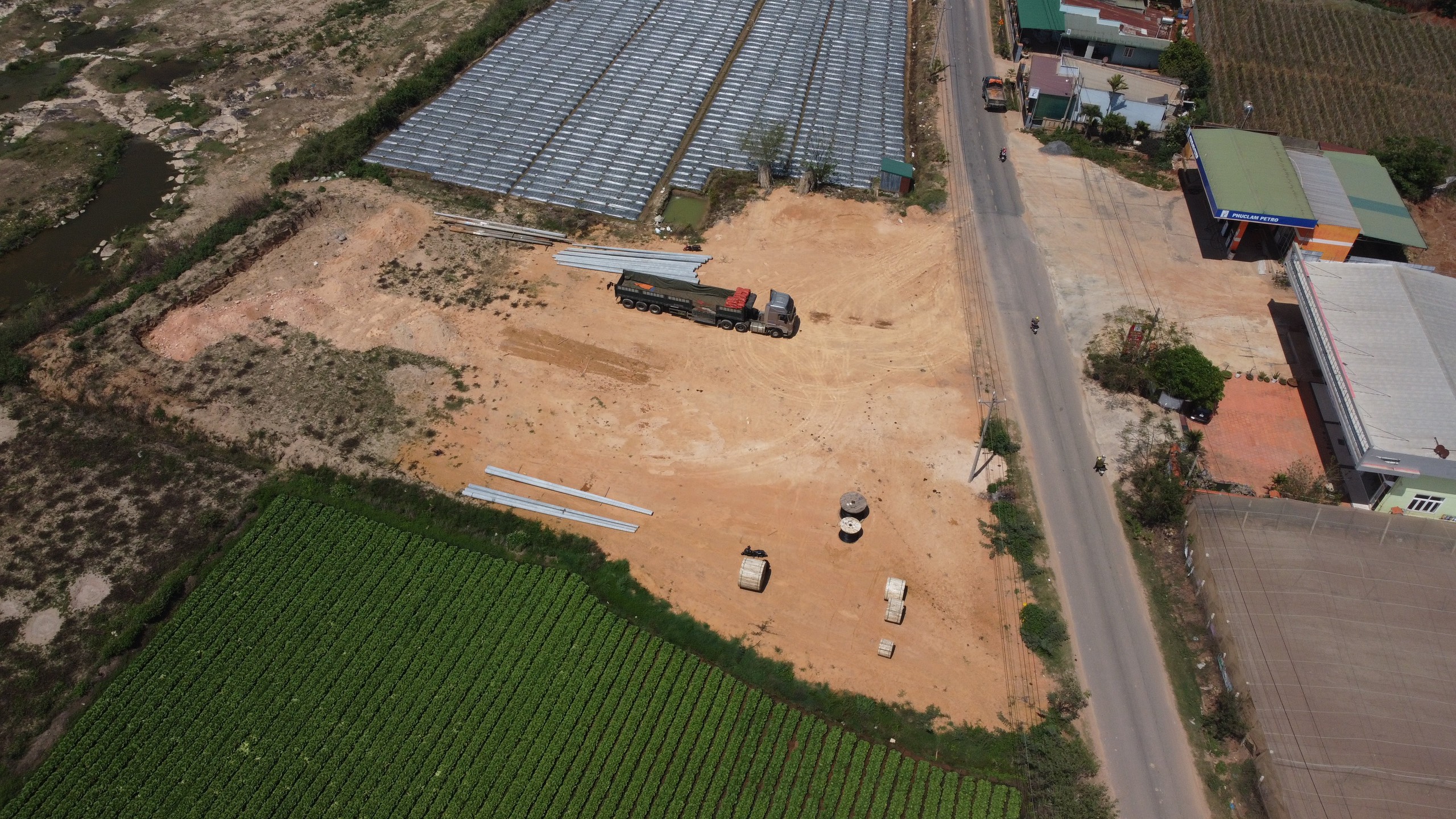 riverside-golden-field-lam-dong